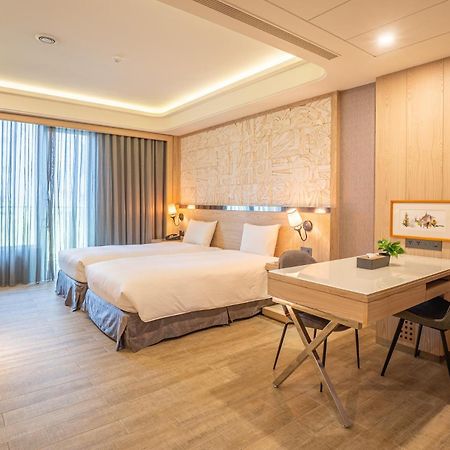 Guide Hotel Taichung Ziyou Exterior foto